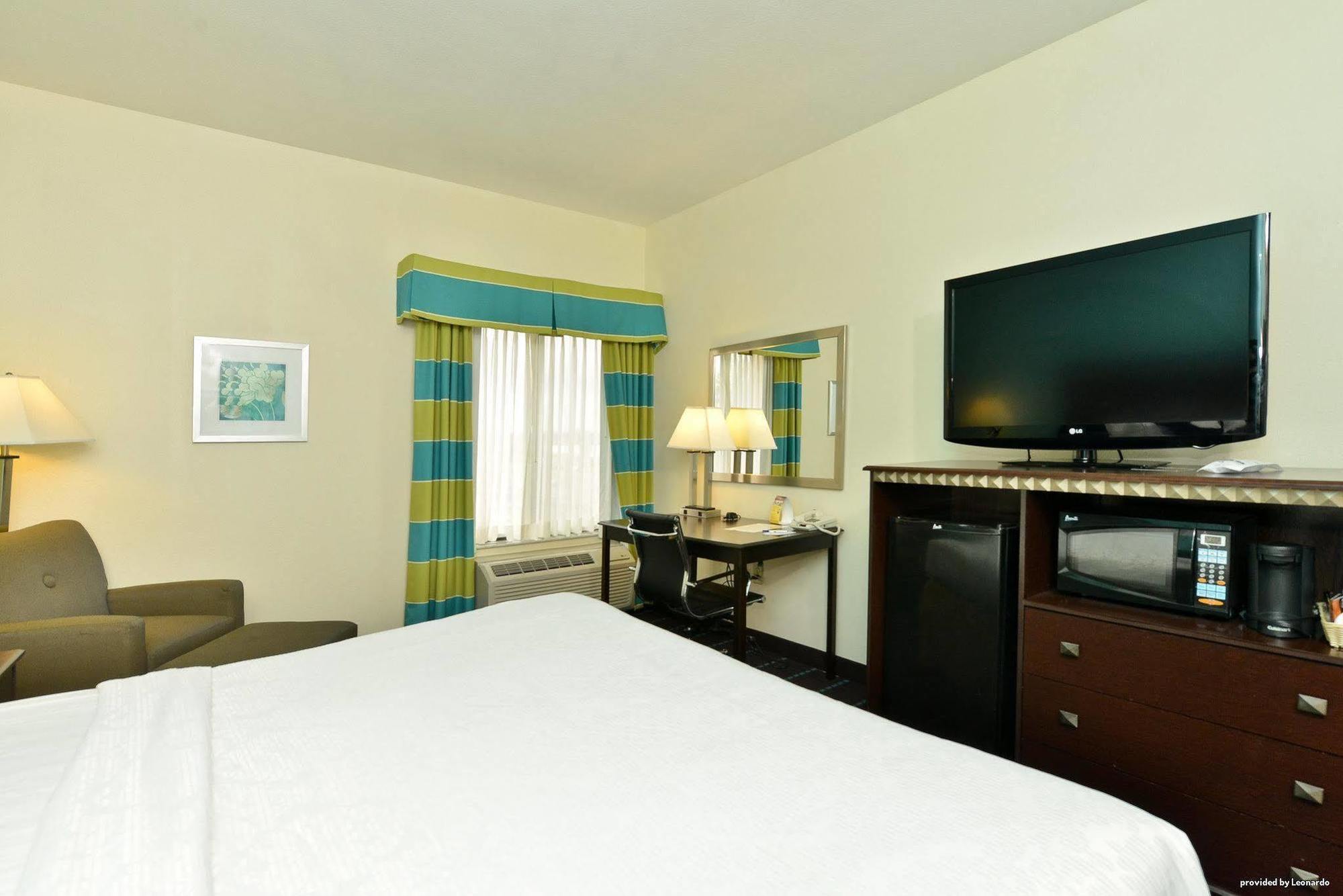 Western Airport/lake Mary 3*